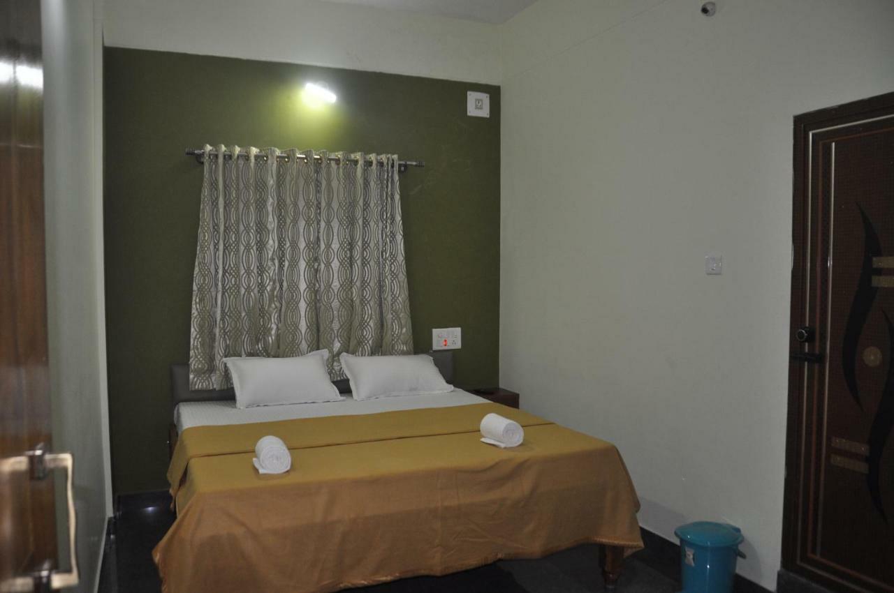 Blue Crystal Lodge Shimoga Eksteriør billede